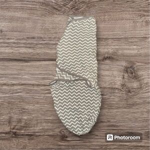 Bublo Baby Swaddle Blanket‎ - Size L (14-18 lbs) - Gray Chevron Pattern